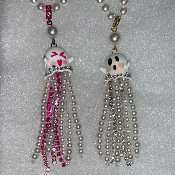 Betsey Johnson Jewelry - NWT $48 GLOW IN THE DARK Betsey Johnson Ghost Pearl Fringe Necklace